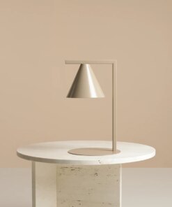 Køb Frigg- Bordlampe i beige metal online billigt møbel