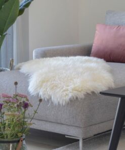 Køb Ægte natur lammeskind - 50 x 85 cm. online billigt møbel