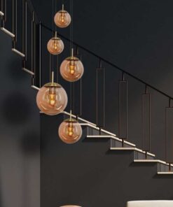 Køb Bowie - loftlampe i messing og ravfarvet glas online billigt møbel