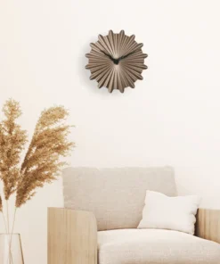 Køb Bow - Vægur i brun metal online billigt møbel