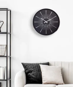 Køb Exentric - Vægur i sort metal og sølv detaljer online billigt møbel