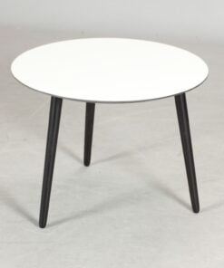 Køb CT 20 - Sofabord i hvid laminat med sorte træben