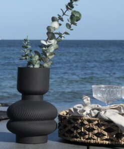 Køb Wader -  Vase i sort glas online billigt møbel