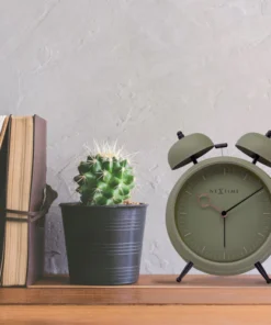 Køb Vegas - Vækkeur i pastelfarvet olivengrøn metal online billigt møbel