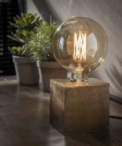 Køb Cube - Bordlampe i metal med finish i antik bronze Levering med pære(r) online billigt møbel