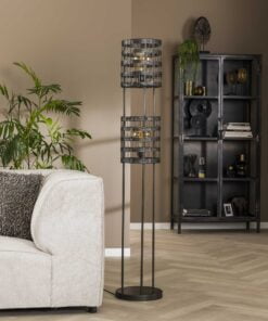 Køb Mimbre - Håndlavet gulvlampe i sort nikkel Levering med pære(r) online billigt møbel