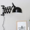 Køb Caine - væglampe i sort metal med sakseudtræk online billigt møbel