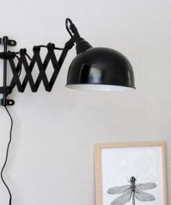 Køb Caine - væglampe i sort metal med sakseudtræk online billigt møbel