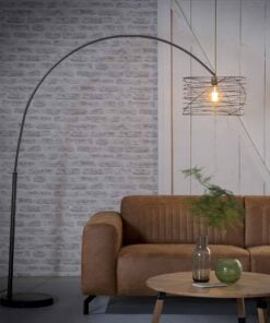Køb Spirilla - Spændende buet gulvlampe med spiralformet skærm Levering med pære(r) online billigt møbel