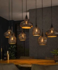 Køb Wic- Loftlampe med syv skærme i sort hullet metal Levering uden pære online billigt møbel