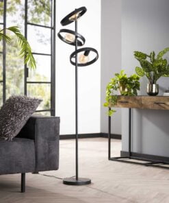 Køb Angulo - Gulvlampe med tre skærme Levering uden pære online billigt møbel