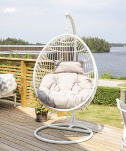 Køb Volos - Hængestol i hvid kunst rattan og grå stof hynder online billigt møbel