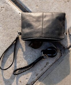 Køb Clutch i sort bøffellæder online billigt møbel