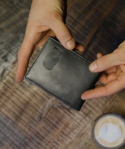 Køb Pung i sort læder med pengeclips online billigt møbel