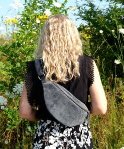 Køb Bumbag i grå ruskind online billigt møbel