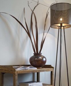 Køb Kelly gulvlampe i lakeret patineret jern online billigt møbel