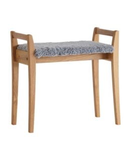 Køb Meja - Stol i lakeret eg med en bredde på 58 cm Ægte fåreskind lysegrå online billigt møbel