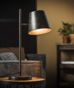Køb Shady - Bordlampe i patineret sort metal online billigt møbel