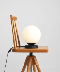 Køb Hazme - Bordlampe i sort metal og hvidt glas