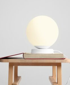 Køb Hazme - Bordlampe i hvidt metal og hvidt glas