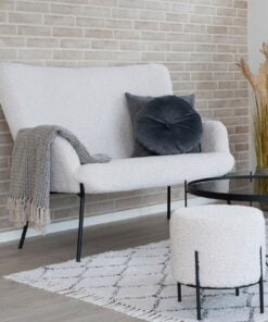 Køb Coozy - Sofa i hvid kunst lammeskind. online billigt møbel