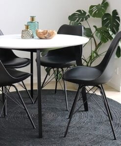 Køb Indus - 2 Spisebordsstole med sort kunstlæder og sort stel online billigt møbel