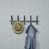 Køb Gancho - Knagerække med fem knager i sort metal online billigt møbel