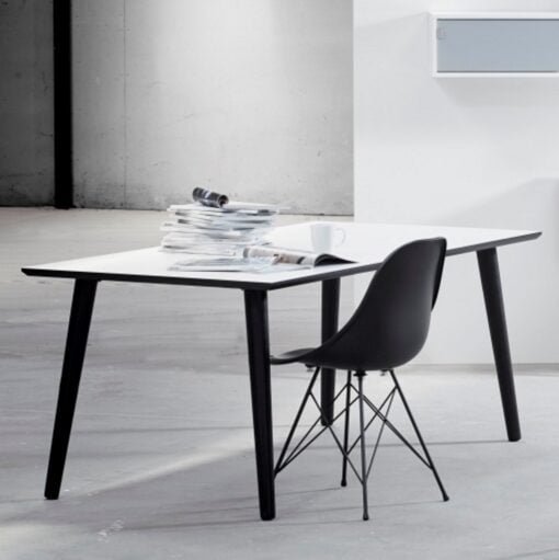Køb DT 110 - Spisebord i hvid laminat med sorte træben 200 x 100 cm online billigt møbel