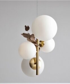 Køb Dizzy - Loftlampe i messing og hvidt glas online billigt møbel