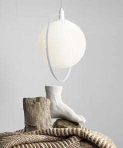 Køb Magic - Loftlampe i hvidt metal og hvidt glas online billigt møbel