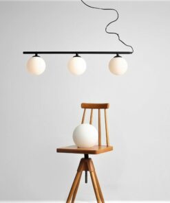 Køb Bernie - Loftlampe i sort metal og tre hvide glaskupler online billigt møbel