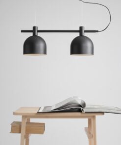 Køb Tudor - Loftlampe i sort metal med to skærme online billigt møbel