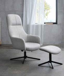 Køb Snooze - Lænestol med fodskammel i grå stof online billigt møbel