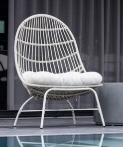 Køb Shasta - Hvilestol i hvidt stål og beige polyester online billigt møbel