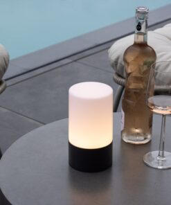 Køb Orta - Udendørs cylinderformet bordlampe i sort metal og plast online billigt møbel