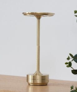 Køb Bromma - Bordlampe i messingfarvet aluminium online billigt møbel